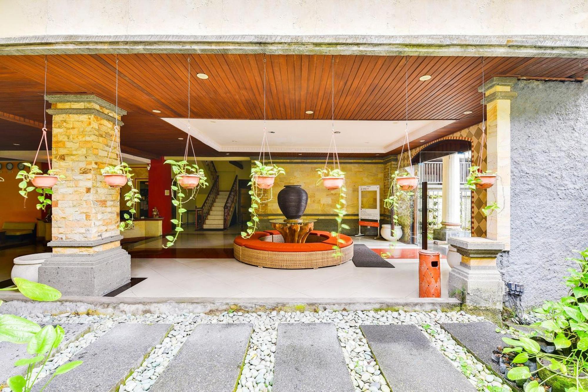 Super Oyo Townhouse Oak Maxi Legian 3* Kuta (Bali)